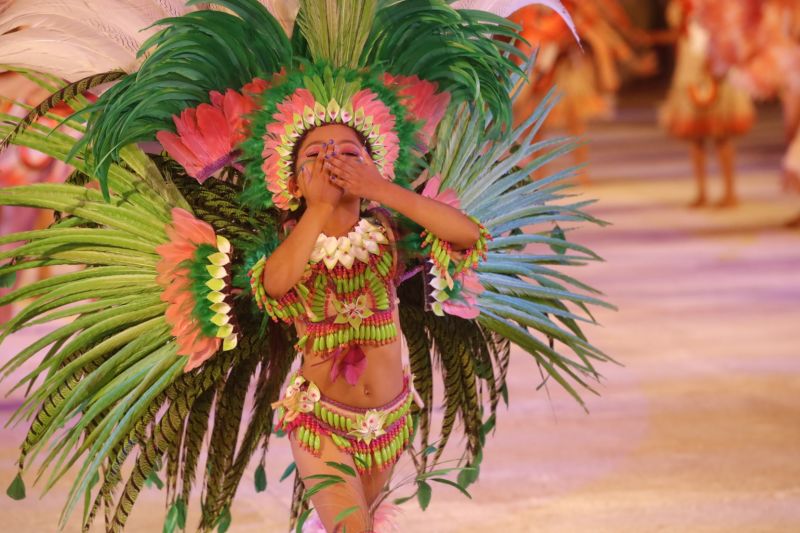 O Festival das Tribos Indígenas de Juruti ou Festribal (termo relativo a tribos) é uma festa cultural realizada sempre no último fim de semana do mês de julho ou início de agosto na cidade de Juruti, oeste do Pará. Resgata em forma de espetáculo a cultura indígena nativa da cidade. Uma das maiores manifestações culturais da Amazônia. O palco das apresentações é o Tribódromo, arena onde as tribos se apresentam. No tribódromo as tribos Muirapinima (vermelho e azul) e Munduruku (vermelho e amarelo) se enfrentam pela conquista de mais um título. <div class='credito_fotos'>Foto: Alex Ribeiro / Ag. Pará   |   <a href='/midias/2022/originais/14947_97d47c88-84a1-a449-38c0-3513c9ceb796.jpg' download><i class='fa-solid fa-download'></i> Download</a></div>