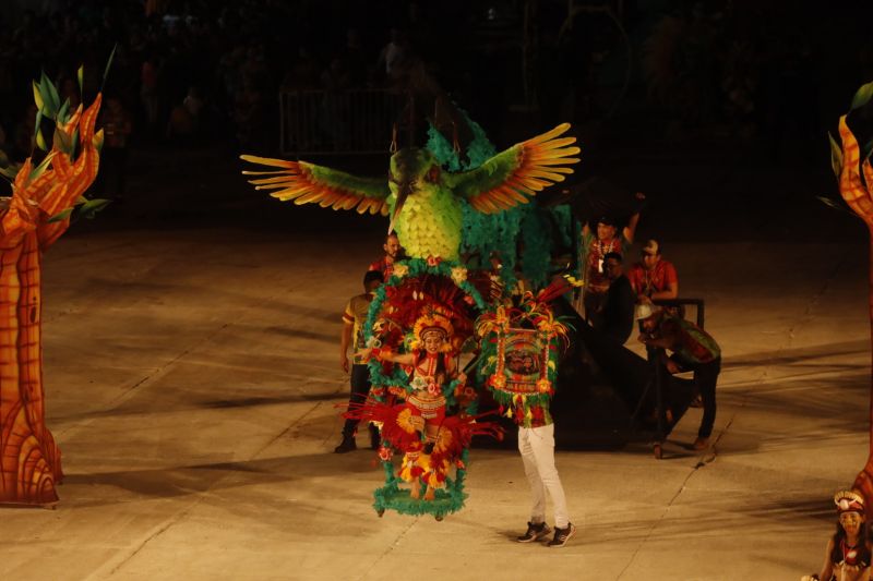O Festival das Tribos Indígenas de Juruti ou Festribal (termo relativo a tribos) é uma festa cultural realizada sempre no último fim de semana do mês de julho ou início de agosto na cidade de Juruti, oeste do Pará. Resgata em forma de espetáculo a cultura indígena nativa da cidade. Uma das maiores manifestações culturais da Amazônia. O palco das apresentações é o Tribódromo, arena onde as tribos se apresentam. No tribódromo as tribos Muirapinima (vermelho e azul) e Munduruku (vermelho e amarelo) se enfrentam pela conquista de mais um título. <div class='credito_fotos'>Foto: Alex Ribeiro / Ag. Pará   |   <a href='/midias/2022/originais/14947_b32e86ef-b35a-3952-8b28-99e02e74715f.jpg' download><i class='fa-solid fa-download'></i> Download</a></div>