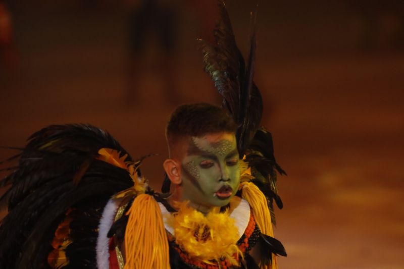 O Festival das Tribos Indígenas de Juruti ou Festribal (termo relativo a tribos) é uma festa cultural realizada sempre no último fim de semana do mês de julho ou início de agosto na cidade de Juruti, oeste do Pará. Resgata em forma de espetáculo a cultura indígena nativa da cidade. Uma das maiores manifestações culturais da Amazônia. O palco das apresentações é o Tribódromo, arena onde as tribos se apresentam. No tribódromo as tribos Muirapinima (vermelho e azul) e Munduruku (vermelho e amarelo) se enfrentam pela conquista de mais um título. <div class='credito_fotos'>Foto: Alex Ribeiro / Ag. Pará   |   <a href='/midias/2022/originais/14947_e9e6ae28-65f6-adf9-b098-6d0d6b8d8c24.jpg' download><i class='fa-solid fa-download'></i> Download</a></div>
