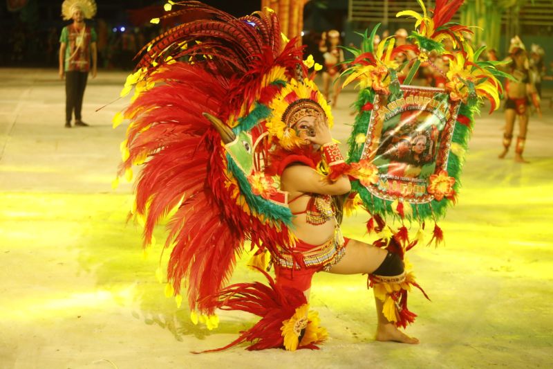 O Festival das Tribos Indígenas de Juruti ou Festribal (termo relativo a tribos) é uma festa cultural realizada sempre no último fim de semana do mês de julho ou início de agosto na cidade de Juruti, oeste do Pará. Resgata em forma de espetáculo a cultura indígena nativa da cidade. Uma das maiores manifestações culturais da Amazônia. O palco das apresentações é o Tribódromo, arena onde as tribos se apresentam. No tribódromo as tribos Muirapinima (vermelho e azul) e Munduruku (vermelho e amarelo) se enfrentam pela conquista de mais um título. <div class='credito_fotos'>Foto: Alex Ribeiro / Ag. Pará   |   <a href='/midias/2022/originais/14947_eacd5040-fcb7-6a41-ec49-19a6b9968d1a.jpg' download><i class='fa-solid fa-download'></i> Download</a></div>