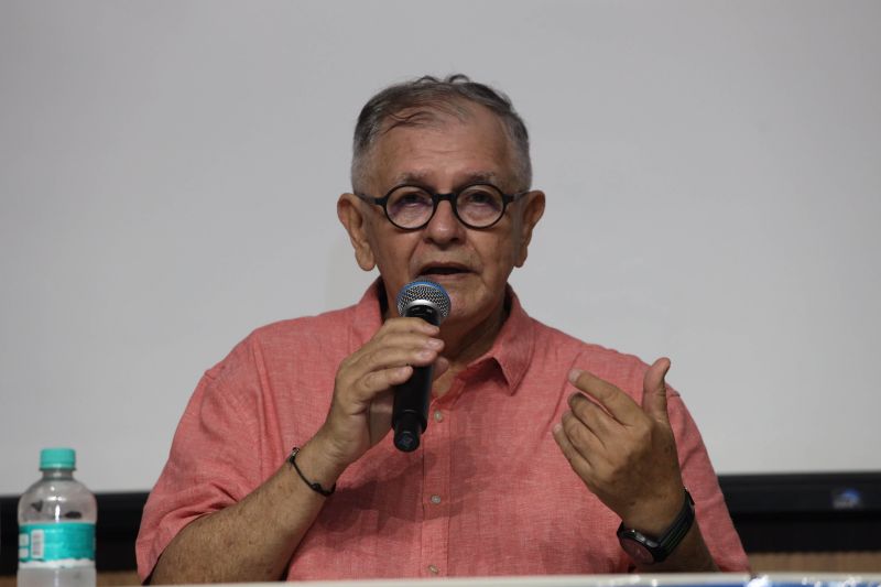 Coletiva da Feira Pan-Amazônica do Livro e das Multivozes 
Edyr Augusto, homenageado  <div class='credito_fotos'>Foto: David Alves / Ag.Pará   |   <a href='/midias/2022/originais/14979_030aaf96-d00d-7d80-d6c6-156f57467c2d.jpg' download><i class='fa-solid fa-download'></i> Download</a></div>