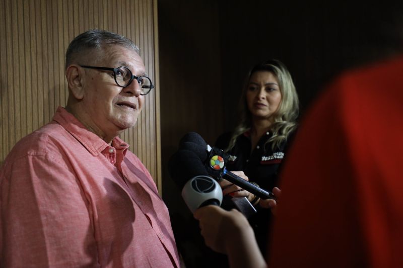 Coletiva da Feira Pan-Amazônica do Livro e das Multivozes 
Edyr Augusto, homenageado  <div class='credito_fotos'>Foto: David Alves / Ag.Pará   |   <a href='/midias/2022/originais/14979_f4631fdb-478b-f187-faa9-dbefffd89735.jpg' download><i class='fa-solid fa-download'></i> Download</a></div>