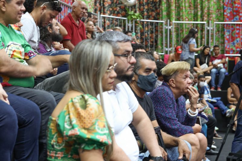 ESPAÇO MULTI VOZES - FEIRA DO LIVRO - BATE PAPO COM MILTON CUNHA E CLAUDIA PALHETA - FOTOS MARCELO SEABRA/AGPARA <div class='credito_fotos'>Foto: Marcelo Seabra / Ag. Pará   |   <a href='/midias/2022/originais/15060_521f01cc-22c9-ede3-c813-f4b30f9cc22c.jpg' download><i class='fa-solid fa-download'></i> Download</a></div>