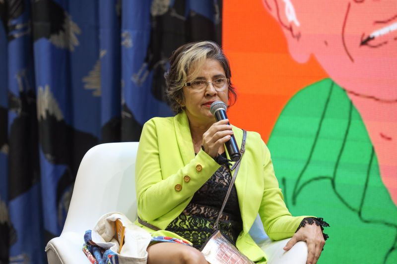 ESPAÇO MULTI VOZES - FEIRA DO LIVRO - BATE PAPO COM MILTON CUNHA E CLAUDIA PALHETA - FOTOS MARCELO SEABRA/AGPARA <div class='credito_fotos'>Foto: Marcelo Seabra / Ag. Pará   |   <a href='/midias/2022/originais/15060_5f6eff8e-f494-0240-499d-282daced50ea.jpg' download><i class='fa-solid fa-download'></i> Download</a></div>