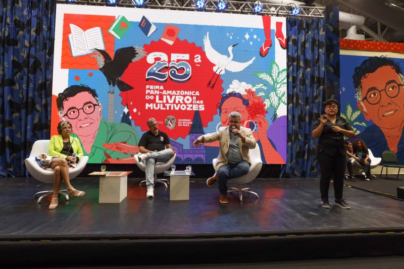 ESPAÇO MULTI VOZES - FEIRA DO LIVRO - BATE PAPO COM MILTON CUNHA E CLAUDIA PALHETA - FOTOS MARCELO SEABRA/AGPARA <div class='credito_fotos'>Foto: Marcelo Seabra / Ag. Pará   |   <a href='/midias/2022/originais/15060_71b684d1-6277-c8da-da50-f3f53a422196.jpg' download><i class='fa-solid fa-download'></i> Download</a></div>