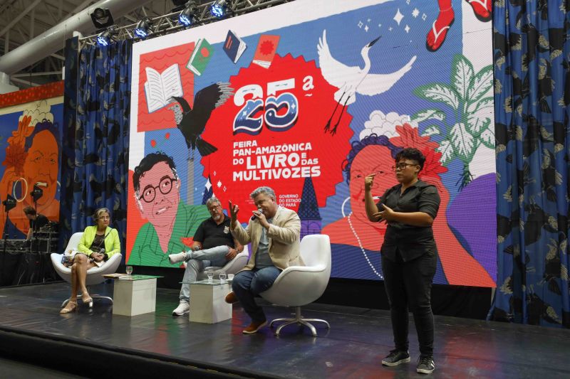 ESPAÇO MULTI VOZES - FEIRA DO LIVRO - BATE PAPO COM MILTON CUNHA E CLAUDIA PALHETA - FOTOS MARCELO SEABRA/AGPARA <div class='credito_fotos'>Foto: Marcelo Seabra / Ag. Pará   |   <a href='/midias/2022/originais/15060_940b2b01-6ba4-9e5d-362a-0a9b4851cddb.jpg' download><i class='fa-solid fa-download'></i> Download</a></div>