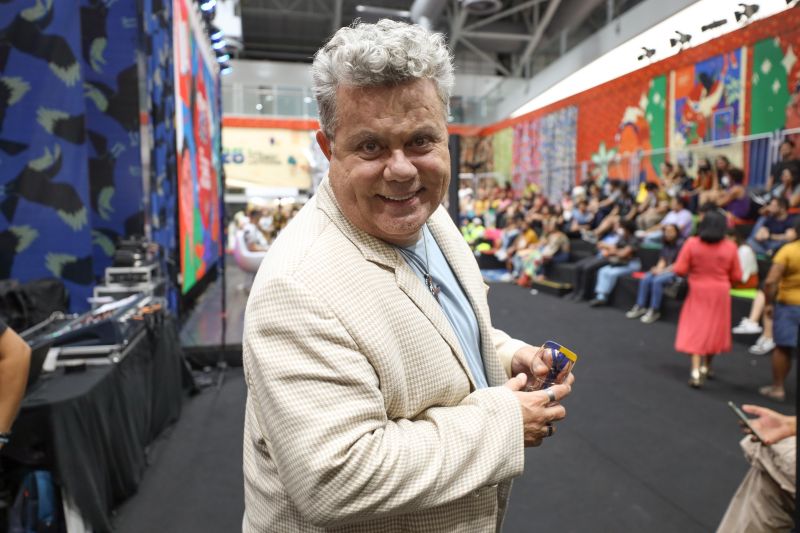 ESPAÇO MULTI VOZES - FEIRA DO LIVRO - BATE PAPO COM MILTON CUNHA E CLAUDIA PALHETA - FOTOS MARCELO SEABRA/AGPARA <div class='credito_fotos'>Foto: Marcelo Seabra / Ag. Pará   |   <a href='/midias/2022/originais/15060_98506e6b-3620-c85e-14ad-d493b9eb3ade.jpg' download><i class='fa-solid fa-download'></i> Download</a></div>