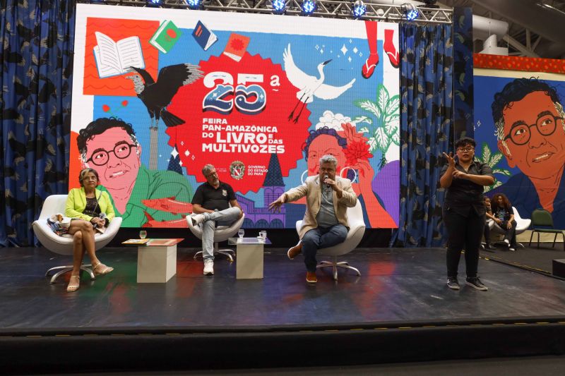 ESPAÇO MULTI VOZES - FEIRA DO LIVRO - BATE PAPO COM MILTON CUNHA E CLAUDIA PALHETA - FOTOS MARCELO SEABRA/AGPARA <div class='credito_fotos'>Foto: Marcelo Seabra / Ag. Pará   |   <a href='/midias/2022/originais/15060_ea72640f-60e2-87b2-9486-121a4083f678.jpg' download><i class='fa-solid fa-download'></i> Download</a></div>