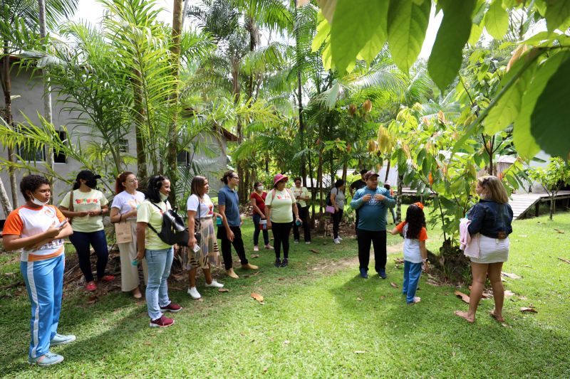 Crianças em Tratamento contra o Câncer  visitam Fabrica de Chocolate no Combu - Fotos Bruno Cecim - Ag.Pará <div class='credito_fotos'>Foto: Bruno Cecim / Ag.Pará   |   <a href='/midias/2022/originais/15134_2d4e9fe2-d38f-15e4-0bc6-019ca556e188.jpg' download><i class='fa-solid fa-download'></i> Download</a></div>