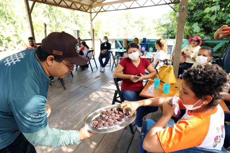 Crianças em Tratamento contra o Câncer  visitam Fabrica de Chocolate no Combu - Fotos Bruno Cecim - Ag.Pará <div class='credito_fotos'>Foto: Bruno Cecim / Ag.Pará   |   <a href='/midias/2022/originais/15134_322b0959-7d4f-3b30-63e1-344e98fa832e.jpg' download><i class='fa-solid fa-download'></i> Download</a></div>