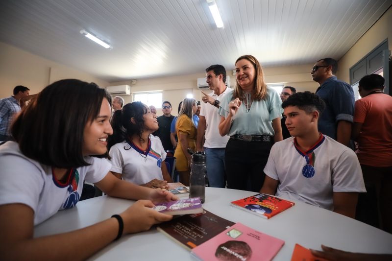 GOVERNADOR ENTREGA ESCOLA JOSÉ NICOLINO DE SOUZA EM ORIXIMINÁ <div class='credito_fotos'>Foto: Rodrigo Pinheiro / Ag.Pará   |   <a href='/midias/2022/originais/15245_00d33849-82e1-c3b4-9869-6c636b18b3fb.jpg' download><i class='fa-solid fa-download'></i> Download</a></div>