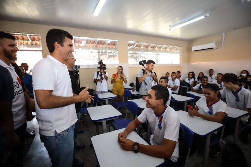 GOVERNADOR ENTREGA ESCOLA JOSÉ NICOLINO DE SOUZA EM ORIXIMINÁ <div class='credito_fotos'>Foto: Rodrigo Pinheiro / Ag.Pará   |   <a href='/midias/2022/originais/15245_09da9360-67ab-908e-47cc-893c5ae38959.jpg' download><i class='fa-solid fa-download'></i> Download</a></div>