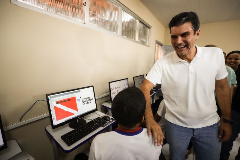 GOVERNADOR ENTREGA ESCOLA JOSÉ NICOLINO DE SOUZA EM ORIXIMINÁ <div class='credito_fotos'>Foto: Rodrigo Pinheiro / Ag.Pará   |   <a href='/midias/2022/originais/15245_19a8cb75-dbed-4b98-71b8-87ee2ad08a91.jpg' download><i class='fa-solid fa-download'></i> Download</a></div>