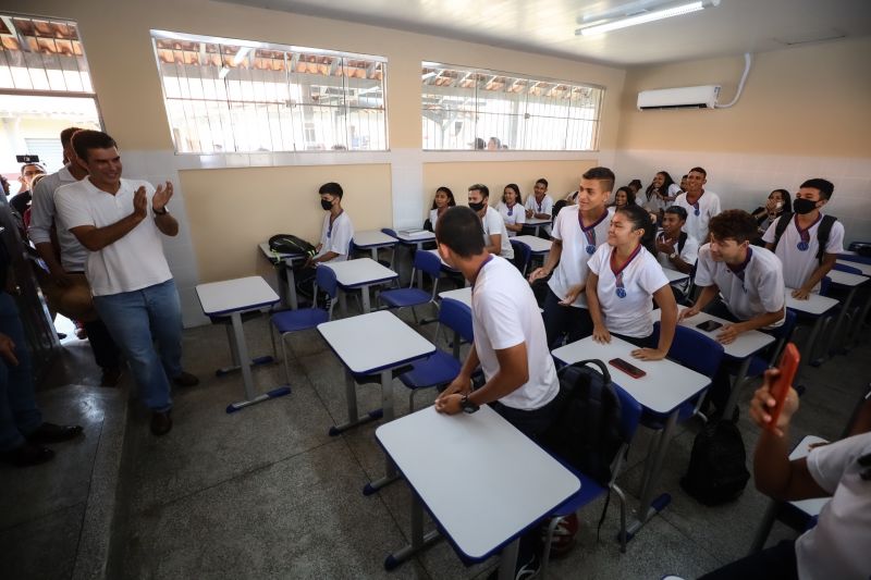 GOVERNADOR ENTREGA ESCOLA JOSÉ NICOLINO DE SOUZA EM ORIXIMINÁ <div class='credito_fotos'>Foto: Rodrigo Pinheiro / Ag.Pará   |   <a href='/midias/2022/originais/15245_1af6cdd2-82e4-4f6c-abaf-455d41fea3b1.jpg' download><i class='fa-solid fa-download'></i> Download</a></div>