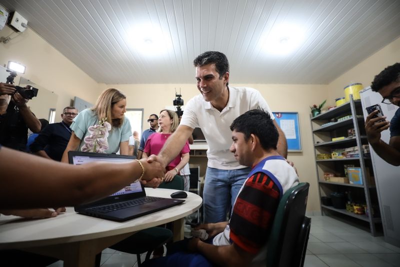 GOVERNADOR ENTREGA ESCOLA JOSÉ NICOLINO DE SOUZA EM ORIXIMINÁ <div class='credito_fotos'>Foto: Rodrigo Pinheiro / Ag.Pará   |   <a href='/midias/2022/originais/15245_22376038-e36a-a9c0-1950-817d0bf5d4bd.jpg' download><i class='fa-solid fa-download'></i> Download</a></div>