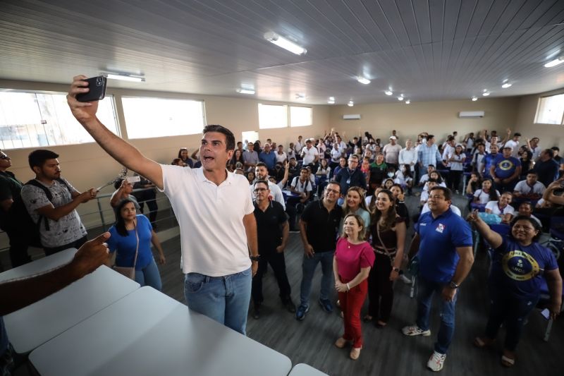 GOVERNADOR ENTREGA ESCOLA JOSÉ NICOLINO DE SOUZA EM ORIXIMINÁ <div class='credito_fotos'>Foto: Rodrigo Pinheiro / Ag.Pará   |   <a href='/midias/2022/originais/15245_303612f7-0327-6ce9-3f55-130b1a9a2e9b.jpg' download><i class='fa-solid fa-download'></i> Download</a></div>