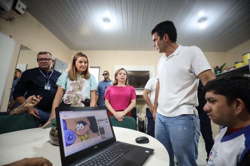 GOVERNADOR ENTREGA ESCOLA JOSÉ NICOLINO DE SOUZA EM ORIXIMINÁ <div class='credito_fotos'>Foto: Rodrigo Pinheiro / Ag.Pará   |   <a href='/midias/2022/originais/15245_32f37c6d-d737-4a9b-3840-14767b47f0c5.jpg' download><i class='fa-solid fa-download'></i> Download</a></div>