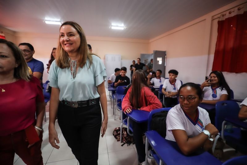 GOVERNADOR ENTREGA ESCOLA JOSÉ NICOLINO DE SOUZA EM ORIXIMINÁ <div class='credito_fotos'>Foto: Rodrigo Pinheiro / Ag.Pará   |   <a href='/midias/2022/originais/15245_3bf947d2-e421-7095-5603-dfb5f7590d82.jpg' download><i class='fa-solid fa-download'></i> Download</a></div>