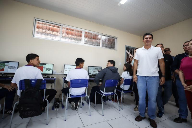 GOVERNADOR ENTREGA ESCOLA JOSÉ NICOLINO DE SOUZA EM ORIXIMINÁ <div class='credito_fotos'>Foto: Rodrigo Pinheiro / Ag.Pará   |   <a href='/midias/2022/originais/15245_490c20e5-3568-2730-5eb0-c24d16b0b5ae.jpg' download><i class='fa-solid fa-download'></i> Download</a></div>