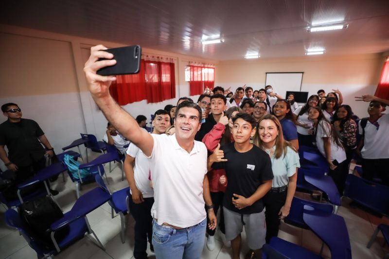 GOVERNADOR ENTREGA ESCOLA JOSÉ NICOLINO DE SOUZA EM ORIXIMINÁ <div class='credito_fotos'>Foto: Rodrigo Pinheiro / Ag.Pará   |   <a href='/midias/2022/originais/15245_620d83b6-abe4-0bab-4644-f2a87725b2fe.jpg' download><i class='fa-solid fa-download'></i> Download</a></div>