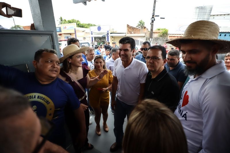 GOVERNADOR ENTREGA ESCOLA JOSÉ NICOLINO DE SOUZA EM ORIXIMINÁ <div class='credito_fotos'>Foto: Rodrigo Pinheiro / Ag.Pará   |   <a href='/midias/2022/originais/15245_686a01b2-d02c-a975-5689-e731672e0d96.jpg' download><i class='fa-solid fa-download'></i> Download</a></div>