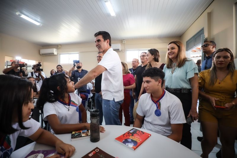 GOVERNADOR ENTREGA ESCOLA JOSÉ NICOLINO DE SOUZA EM ORIXIMINÁ <div class='credito_fotos'>Foto: Rodrigo Pinheiro / Ag.Pará   |   <a href='/midias/2022/originais/15245_769df9e6-3a3f-c3d5-336f-767944d33027.jpg' download><i class='fa-solid fa-download'></i> Download</a></div>