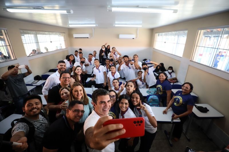 GOVERNADOR ENTREGA ESCOLA JOSÉ NICOLINO DE SOUZA EM ORIXIMINÁ <div class='credito_fotos'>Foto: Rodrigo Pinheiro / Ag.Pará   |   <a href='/midias/2022/originais/15245_79e6717c-0d3f-3e44-b842-c809de2f954c.jpg' download><i class='fa-solid fa-download'></i> Download</a></div>