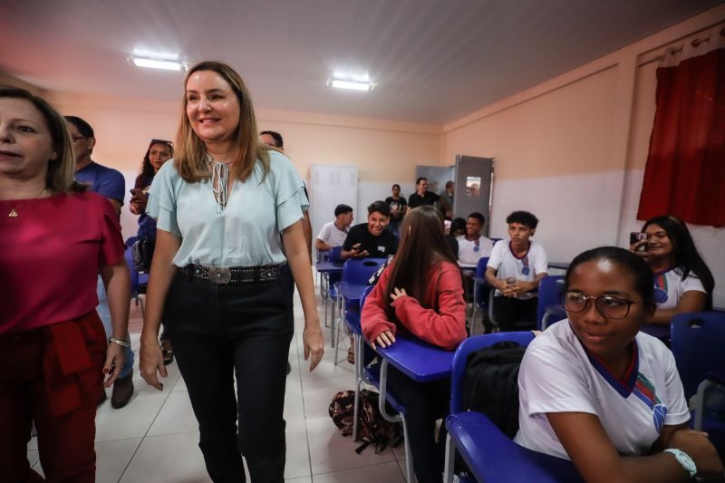 GOVERNADOR ENTREGA ESCOLA JOSÉ NICOLINO DE SOUZA EM ORIXIMINÁ <div class='credito_fotos'>Foto: Rodrigo Pinheiro / Ag.Pará   |   <a href='/midias/2022/originais/15245_7b91c7b7-8686-174f-4cbc-5cbaf9d7fe2e.jpg' download><i class='fa-solid fa-download'></i> Download</a></div>