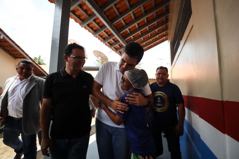 GOVERNADOR ENTREGA ESCOLA JOSÉ NICOLINO DE SOUZA EM ORIXIMINÁ <div class='credito_fotos'>Foto: Rodrigo Pinheiro / Ag.Pará   |   <a href='/midias/2022/originais/15245_94b928f3-eb1a-108e-7a13-f857b0c98720.jpg' download><i class='fa-solid fa-download'></i> Download</a></div>