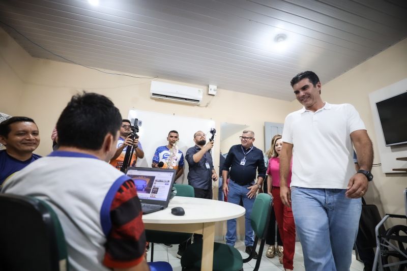 GOVERNADOR ENTREGA ESCOLA JOSÉ NICOLINO DE SOUZA EM ORIXIMINÁ <div class='credito_fotos'>Foto: Rodrigo Pinheiro / Ag.Pará   |   <a href='/midias/2022/originais/15245_98858d38-08c0-5452-ad7f-041c96378520.jpg' download><i class='fa-solid fa-download'></i> Download</a></div>