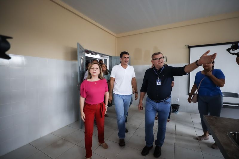 GOVERNADOR ENTREGA ESCOLA JOSÉ NICOLINO DE SOUZA EM ORIXIMINÁ
Deputada Federal eleita Alessandra Haber, Deputado Junio Ferrari, vice governadora eleita Hana Ghassan, governador Helder Barbalho, secretaria de estado de Educação, Elieth de Fátima da Silva Braga <div class='credito_fotos'>Foto: Rodrigo Pinheiro / Ag.Pará   |   <a href='/midias/2022/originais/15245_9e9e6b2f-3862-fad7-5132-05aed1b61600.jpg' download><i class='fa-solid fa-download'></i> Download</a></div>