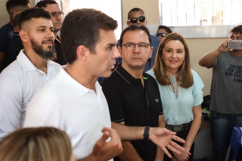 GOVERNADOR ENTREGA ESCOLA JOSÉ NICOLINO DE SOUZA EM ORIXIMINÁ <div class='credito_fotos'>Foto: Rodrigo Pinheiro / Ag.Pará   |   <a href='/midias/2022/originais/15245_a708052c-d1e9-0f5d-7bee-80fc414171ca.jpg' download><i class='fa-solid fa-download'></i> Download</a></div>