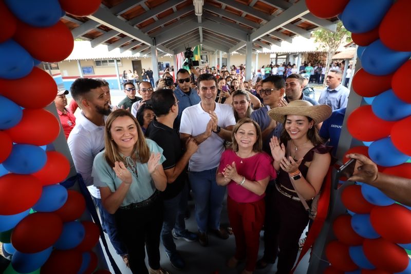 GOVERNADOR ENTREGA ESCOLA JOSÉ NICOLINO DE SOUZA EM ORIXIMINÁ <div class='credito_fotos'>Foto: Rodrigo Pinheiro / Ag.Pará   |   <a href='/midias/2022/originais/15245_a8100cb0-dec6-cf9e-0521-0bf64af38063.jpg' download><i class='fa-solid fa-download'></i> Download</a></div>