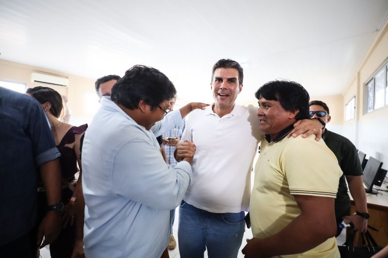 GOVERNADOR ENTREGA ESCOLA JOSÉ NICOLINO DE SOUZA EM ORIXIMINÁ <div class='credito_fotos'>Foto: Rodrigo Pinheiro / Ag.Pará   |   <a href='/midias/2022/originais/15245_d48c9b68-0ce0-fd45-8c88-f5e9a503846a.jpg' download><i class='fa-solid fa-download'></i> Download</a></div>