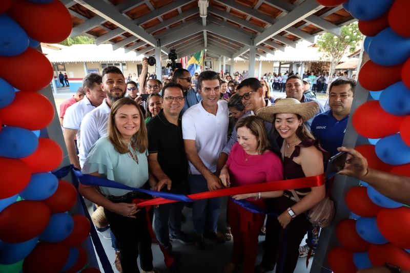 GOVERNADOR ENTREGA ESCOLA JOSÉ NICOLINO DE SOUZA EM ORIXIMINÁ
Deputada Federal eleita Alessandra Haber, Deputado Junio Ferrari, vice governadora eleita Hana Ghassan, governador Helder Barbalho, secretaria de estado de Educação, Elieth de Fátima da Silva Braga <div class='credito_fotos'>Foto: Rodrigo Pinheiro / Ag.Pará   |   <a href='/midias/2022/originais/15245_e1572945-7e59-ed27-4590-cdf83eb9a81d.jpg' download><i class='fa-solid fa-download'></i> Download</a></div>