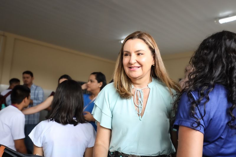 GOVERNADOR ENTREGA ESCOLA JOSÉ NICOLINO DE SOUZA EM ORIXIMINÁ <div class='credito_fotos'>Foto: Rodrigo Pinheiro / Ag.Pará   |   <a href='/midias/2022/originais/15245_f0f94449-871e-c548-3beb-51c62db165a3.jpg' download><i class='fa-solid fa-download'></i> Download</a></div>