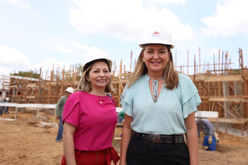 vice governadora eleita Hana Ghassan, governador Helder Barbalho, secretaria de estado de Educação, Elieth de Fátima da Silva Braga <div class='credito_fotos'>Foto: Rodrigo Pinheiro / Ag.Pará   |   <a href='/midias/2022/originais/15248_f4c79ad2-9a36-5a57-0d42-cd10d4d8758e.jpg' download><i class='fa-solid fa-download'></i> Download</a></div>