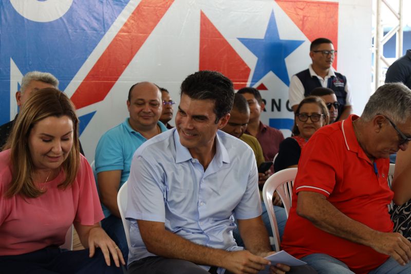 Governador Helder Barbalho entrega de títulos de terras em castanhal <div class='credito_fotos'>Foto: Marco Santos / Ag. Pará   |   <a href='/midias/2022/originais/15254_087fb000-43ca-0d00-be36-97c6b1054759.jpg' download><i class='fa-solid fa-download'></i> Download</a></div>