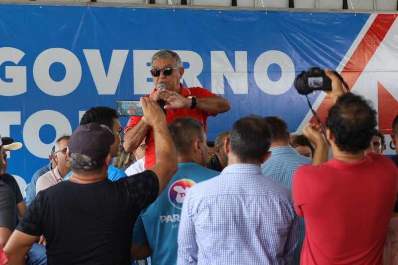 Governador Helder Barbalho entrega de títulos de terras em castanhal <div class='credito_fotos'>Foto: Marco Santos / Ag. Pará   |   <a href='/midias/2022/originais/15254_382419b6-7517-2bed-6836-da97982bf036.jpg' download><i class='fa-solid fa-download'></i> Download</a></div>