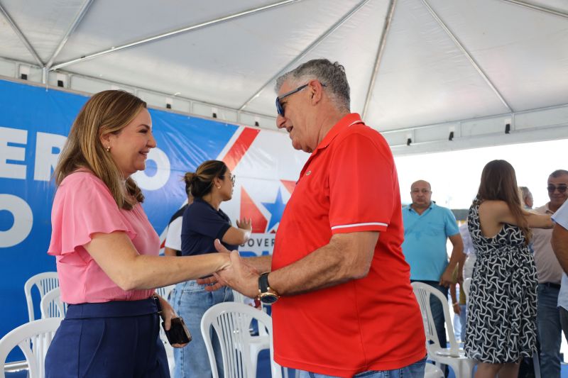 Governador Helder Barbalho entrega de títulos de terras em castanhal <div class='credito_fotos'>Foto: Marco Santos / Ag. Pará   |   <a href='/midias/2022/originais/15254_4207417d-0b47-2ef4-ce47-023817f5702e.jpg' download><i class='fa-solid fa-download'></i> Download</a></div>