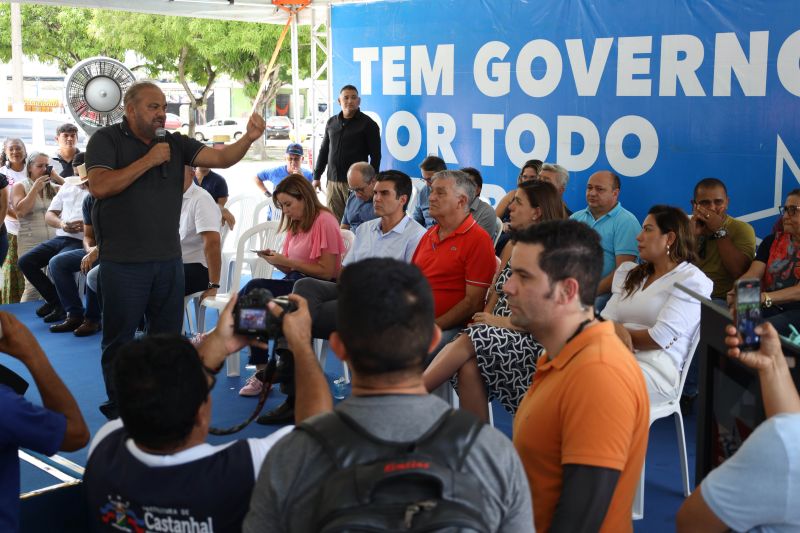 Governador Helder Barbalho entrega de títulos de terras em castanhal <div class='credito_fotos'>Foto: Marco Santos / Ag. Pará   |   <a href='/midias/2022/originais/15254_46c34786-b8de-f61c-02b5-a295c2c614c5.jpg' download><i class='fa-solid fa-download'></i> Download</a></div>