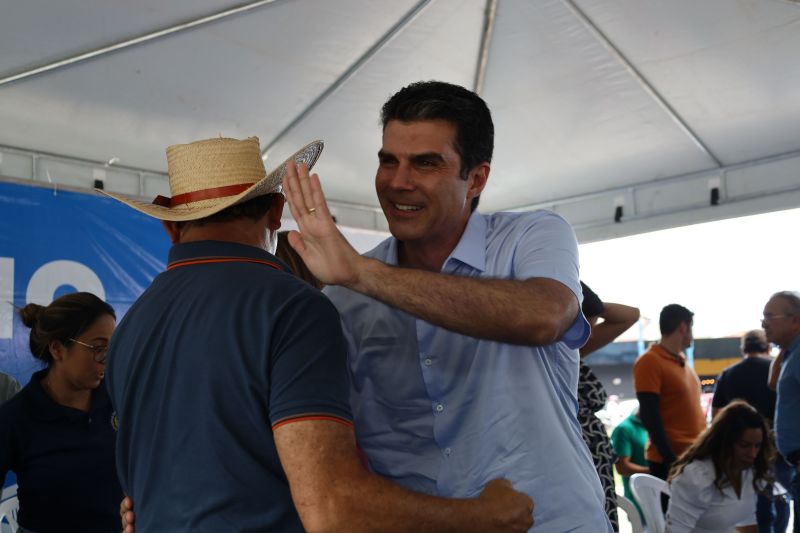 Governador Helder Barbalho entrega de títulos de terras em castanhal <div class='credito_fotos'>Foto: Marco Santos / Ag. Pará   |   <a href='/midias/2022/originais/15254_613527c1-e9a1-6cb5-dafd-a84eb3c83dbb.jpg' download><i class='fa-solid fa-download'></i> Download</a></div>