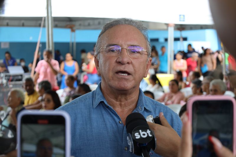 Governador Helder Barbalho entrega de títulos de terras em castanhal <div class='credito_fotos'>Foto: Marco Santos / Ag. Pará   |   <a href='/midias/2022/originais/15254_69ff8e67-49c4-1115-92df-b37817c24cf7.jpg' download><i class='fa-solid fa-download'></i> Download</a></div>