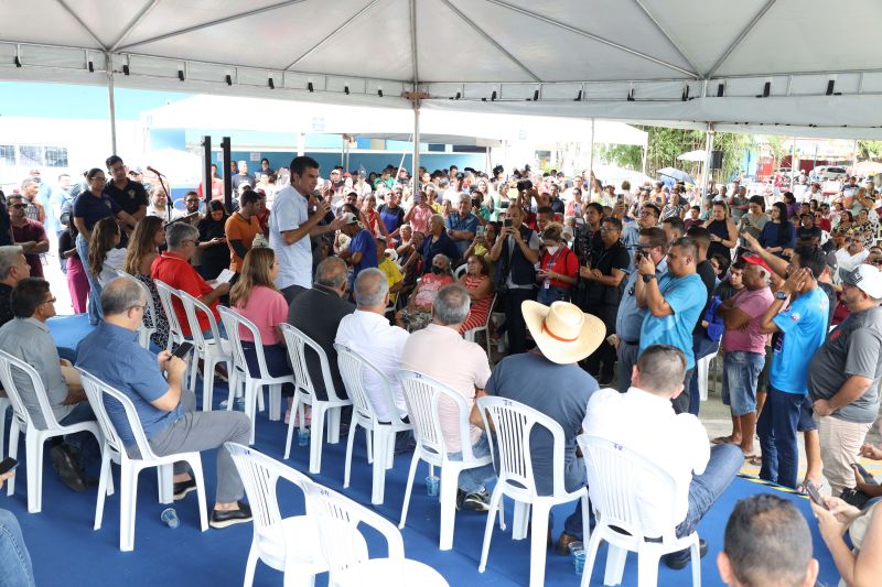 Governador Helder Barbalho entrega de títulos de terras em castanhal <div class='credito_fotos'>Foto: Marco Santos / Ag. Pará   |   <a href='/midias/2022/originais/15254_6ec223e1-eecb-1d36-b363-3f03b3b6dd24.jpg' download><i class='fa-solid fa-download'></i> Download</a></div>