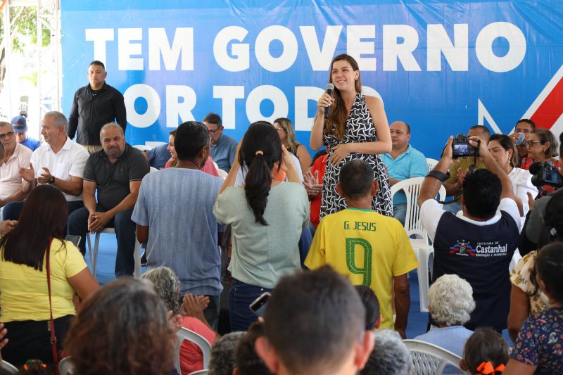 Governador Helder Barbalho entrega de títulos de terras em castanhal <div class='credito_fotos'>Foto: Marco Santos / Ag. Pará   |   <a href='/midias/2022/originais/15254_703973bf-ba38-e0cb-0667-6b0d3009a04a.jpg' download><i class='fa-solid fa-download'></i> Download</a></div>