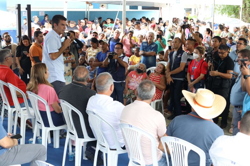 Governador Helder Barbalho entrega de títulos de terras em castanhal <div class='credito_fotos'>Foto: Marco Santos / Ag. Pará   |   <a href='/midias/2022/originais/15254_8f244aca-1666-68ee-c765-399c1a712dac.jpg' download><i class='fa-solid fa-download'></i> Download</a></div>