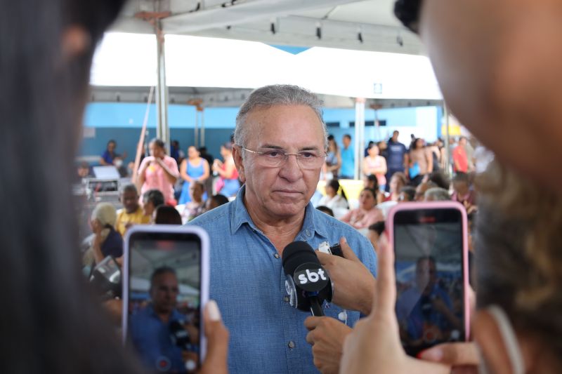 Governador Helder Barbalho entrega de títulos de terras em castanhal <div class='credito_fotos'>Foto: Marco Santos / Ag. Pará   |   <a href='/midias/2022/originais/15254_922eece4-0617-d9d6-1566-4a089e9efb7f.jpg' download><i class='fa-solid fa-download'></i> Download</a></div>