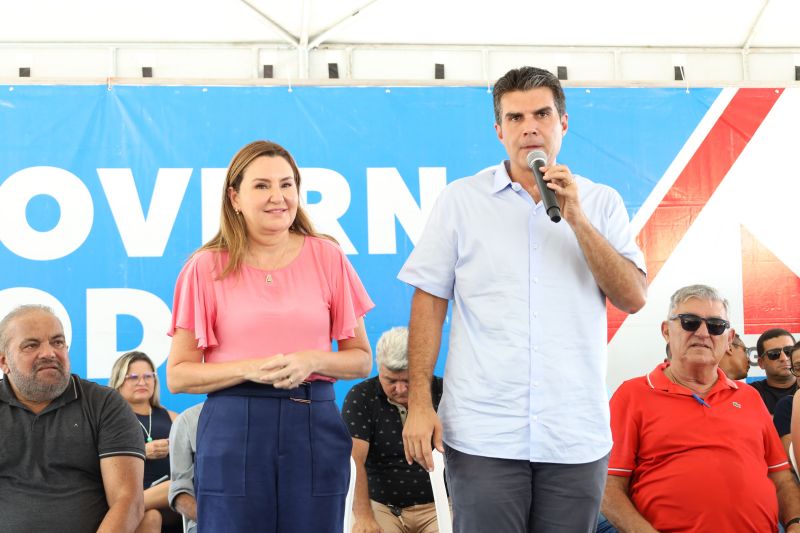 Governador Helder Barbalho entrega de títulos de terras em castanhal <div class='credito_fotos'>Foto: Marco Santos / Ag. Pará   |   <a href='/midias/2022/originais/15254_a39193ee-3d89-57f7-2b34-243b76d0729f.jpg' download><i class='fa-solid fa-download'></i> Download</a></div>