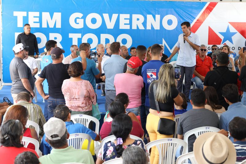 Governador Helder Barbalho entrega de títulos de terras em castanhal <div class='credito_fotos'>Foto: Marco Santos / Ag. Pará   |   <a href='/midias/2022/originais/15254_dbc20aed-90f5-7712-42fe-eb20eca14b6d.jpg' download><i class='fa-solid fa-download'></i> Download</a></div>