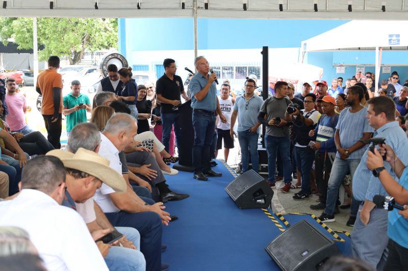 Governador Helder Barbalho entrega de títulos de terras em castanhal <div class='credito_fotos'>Foto: Marco Santos / Ag. Pará   |   <a href='/midias/2022/originais/15254_dca7c13f-6ad8-6ec3-9578-fae9b7c855d2.jpg' download><i class='fa-solid fa-download'></i> Download</a></div>